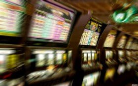 QRIS and bank transfer deposit options on saktispin